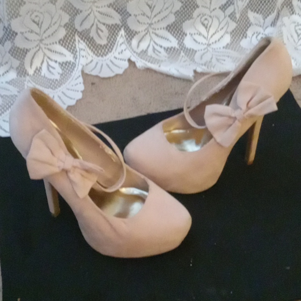 Baby pink suede heels with bows